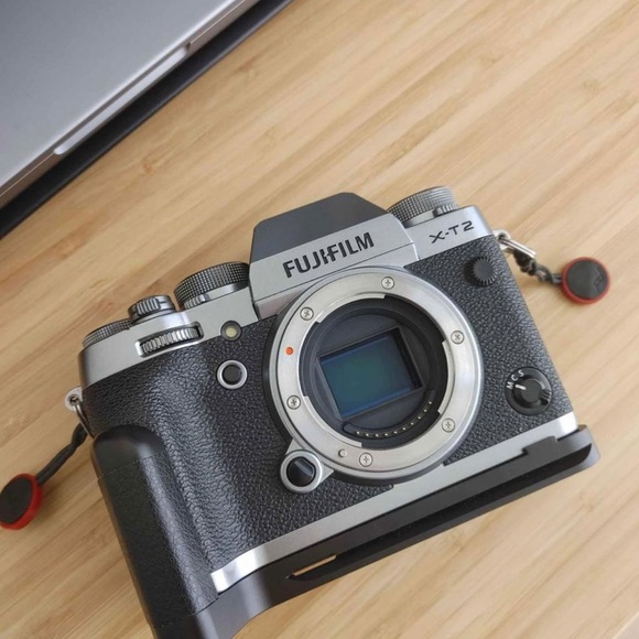 Fujifilm XT2 - Vertical Grip + 4 Batteries + Extra Grip